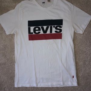 “Levi” tee